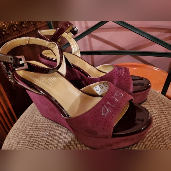 NIB sz 38 Cesare Paciotti wedges